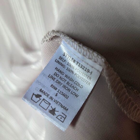 NWT LUSH V NECK LONGSLEEVES TOP SILVER THREAD SIZE SMALL - Picture 11 of 13